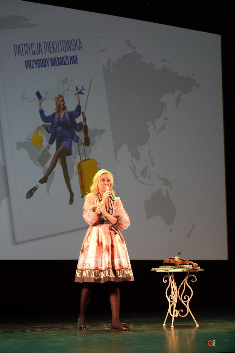 Patrycja Piekutowska dała piękny koncert w Grójeckim Ośrodku Kultury i promowała swoją książkę. Zobaczcie zdjęcia i film