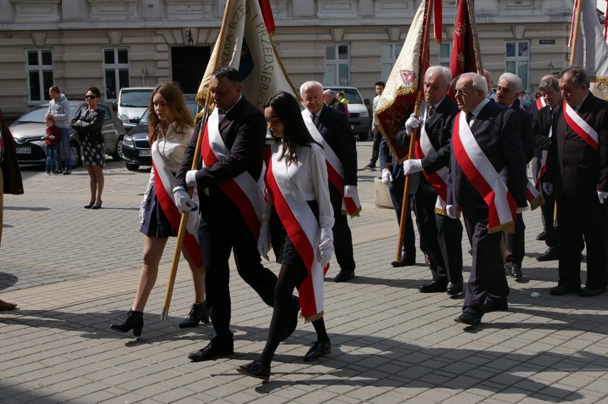 Gorlice. Cech Rzemiosł i Przedsiębiorczości ma nowy sztandar. Uroczyste poświęcenie w bazylice