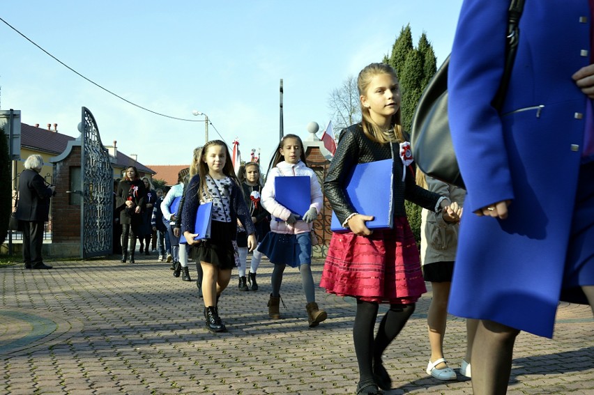 Staszkówka. Uroczyście świętowano rocznice niepodległości. W kościele odsłonięto okolicznościową tablicę