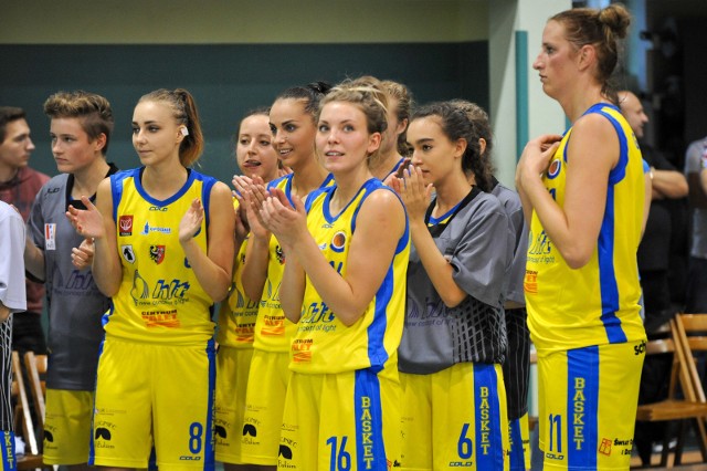 Od paru lat w Chrobrym Basket co sezon dochodzi do sporych przetasowań w kadrze, ale parę zawodniczek pozostaje wiernych klubowi.