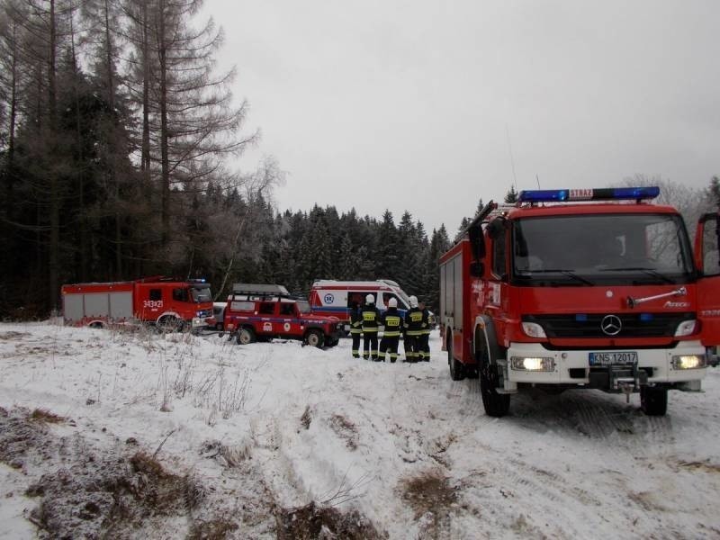 Mochnaczka Niżna. Strażacy i goprowcy ratowali mężczyznę, który zasłabł w lesie. [ ZDJĘCIA]