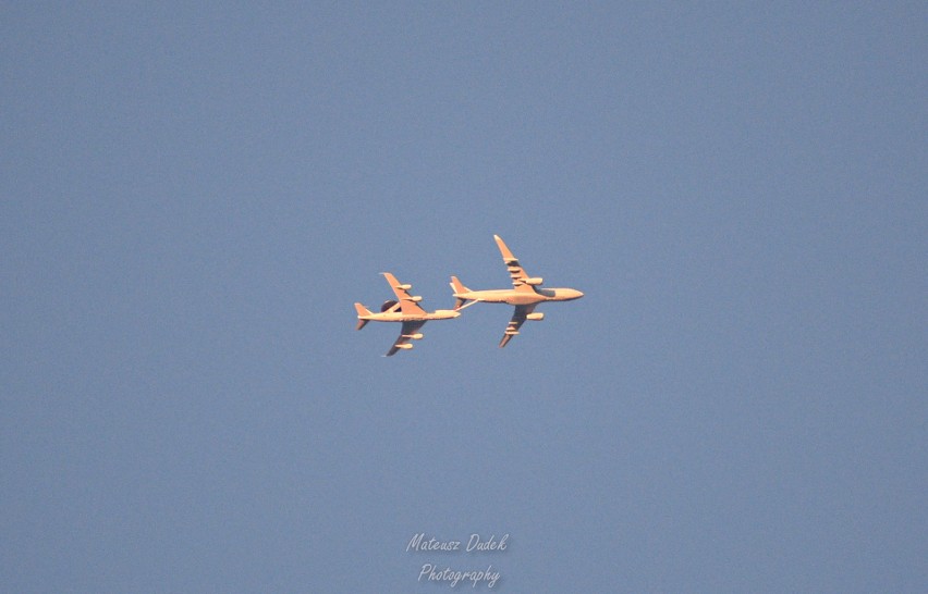 Amerykańskie samoloty wojskowe nad Świętokrzyskiem! Dużo F16 i tankowanie w powietrzu. Zobaczcie zdjęcia