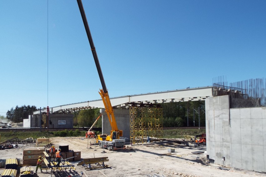 Budowa wiaduktu w Motycznie w gminie Włoszczowa.