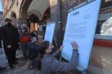 Przaja Ślōnzokom: trwa zbiórka podpisów pod apelem w sprawie ustawy o języku śląskim na katowickim Nikiszowcu