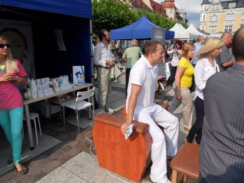 Pokaz bielizny na rynku w Pszczynie