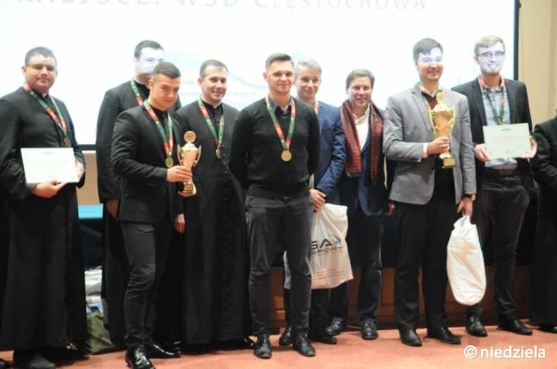 Klerycy z diecezji kieleckiej drużynowym mistrzem Polski w tenisie stołowym. Tytuł wywalczyli w Częstochowie [ZDJĘCIA]