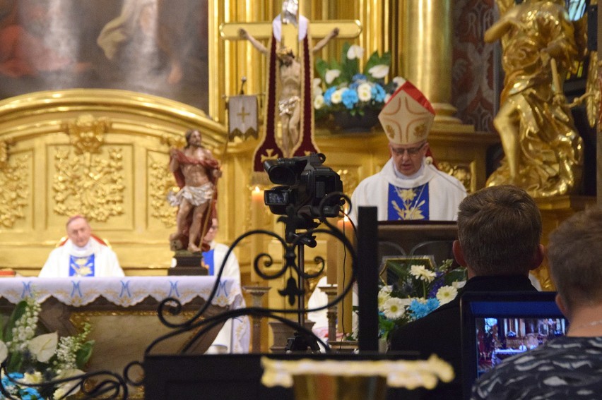 Uroczystości w Bazylice Katedralnej w Kielcach z udziałem biskupów. Początek jubileuszu 850-lecia i odpust [ZDJĘCIA,WIDEO] 
