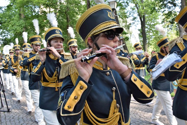 W inowrocławskich Solankach wystąpiły w sobotę, 11 czerwca trzy orkiestry dęta. Zaprezentowały się w musztrze paradnej i koncercie estradowym