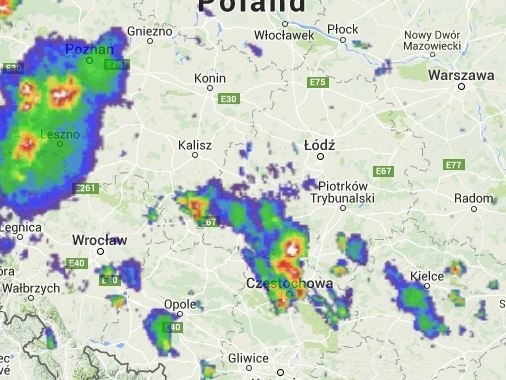 Obraz wyładowań atmosferycznych i tworzących się chmur z godz. 18.30