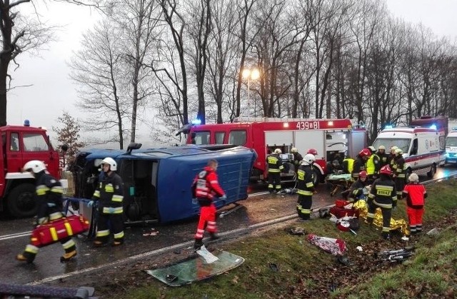 Do wypadku doszło na DK 11 między Kostowem i Byczyną.