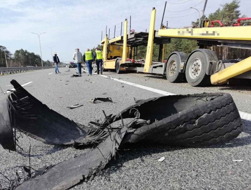 Wypadek na S8 w okolicach miejscowości Gaj, pow. wyszkowski. 20.04.2021. Zdjęcia