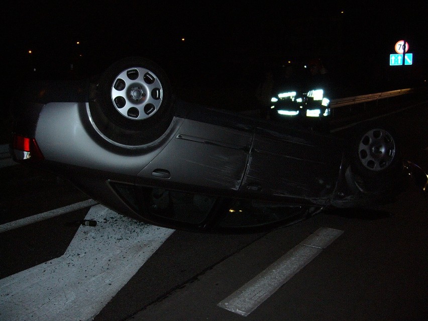 Pijany kierowca dachował na wiślance swoim audi