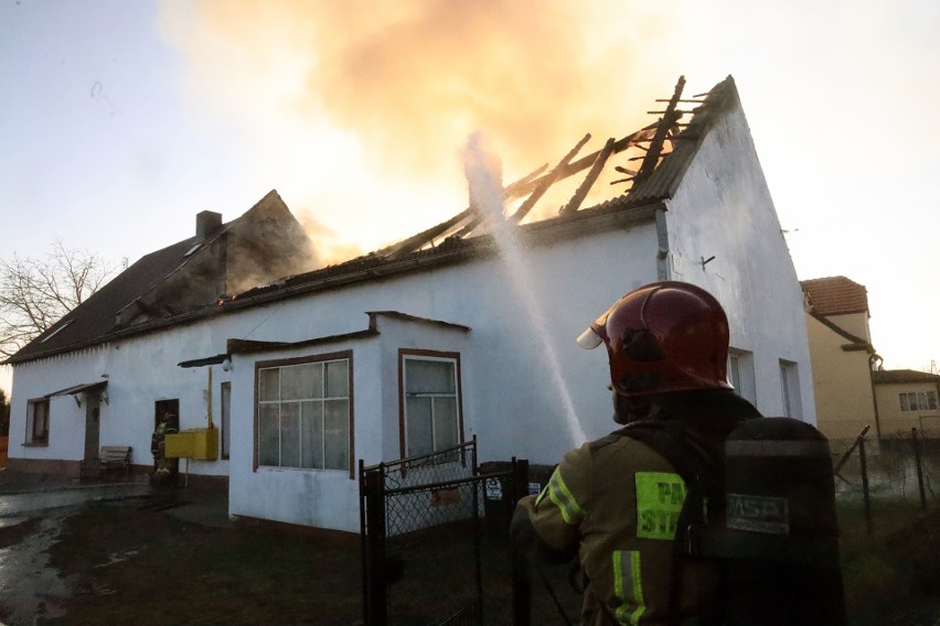 Pożar domu jednorodzinnego w Golance Dolnej na Dolnym Śląsku...