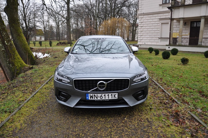 Volvo S90...