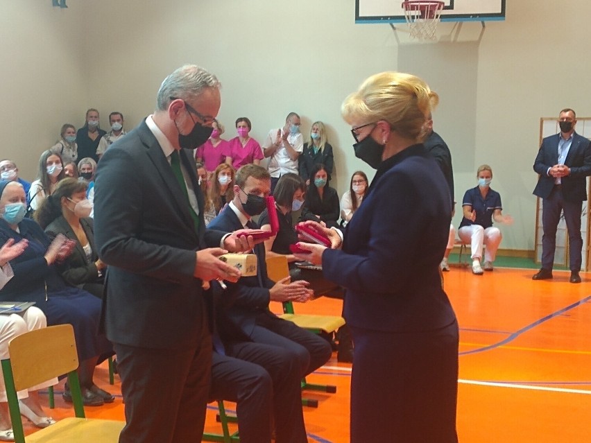 Minister zdrowia Adam Niedzielski w Wejherowie. Na rozpoczęciu roku szkolnego zachęcał do szczepień