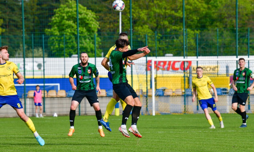 Star Starachowice bezbramkowo zremisował z Avią Świdnik w trzeciej lidze. W roli trenera zadebiutował Przemysław Cecherz. Zobacz zdjęcia