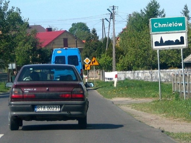 Sołectwo Chmielów graniczy z Tarnobrzegiem, a jego tereny są bardzo atrakcyjne ze względu na działającą tam część Specjalnej Strefy Ekonomicznej.