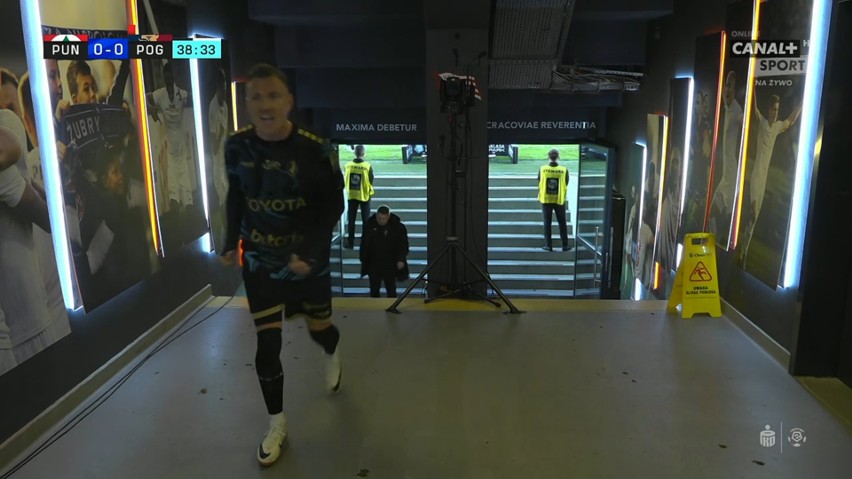 Fredrik Ulvestad w tunelu na stadionie Cracovii
