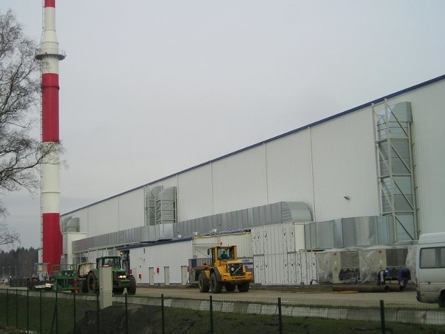 Powstała pierwsza z trzech hal produkcyjnych największego inwestora w parku przemysłowym w Łozienicy. Tu produkowane są wielkie śmigła do elektrowni wiatrowych.