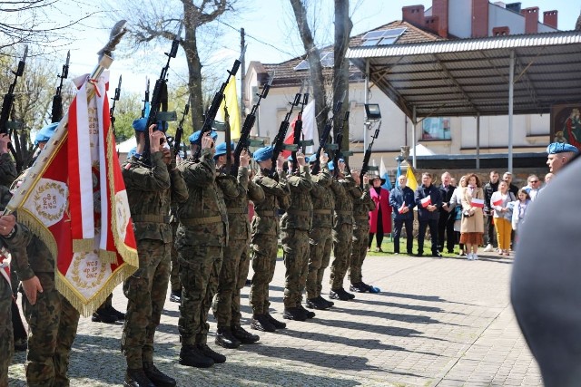 Uroczyste obchody we Włoszczowie utworzenia 27. i 74. Pułku Piechoty Armii Krajowej. Żołnierze oddali salwę honorową. Więcej na następnych zdjęciach>>>