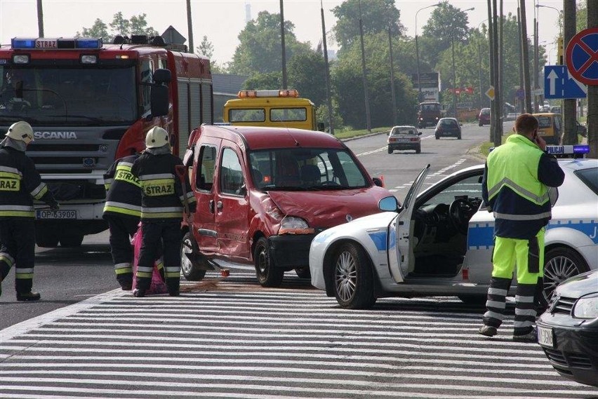 Wypadek na skrzyżowaniu Sosnkowskiego z Pużaka. Kobieta...