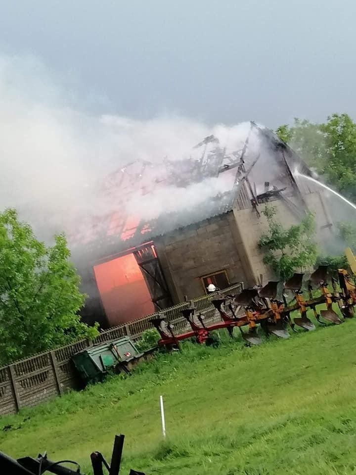 Burze w województwie podlaskim. Budynki płonęły od uderzeń piorunów