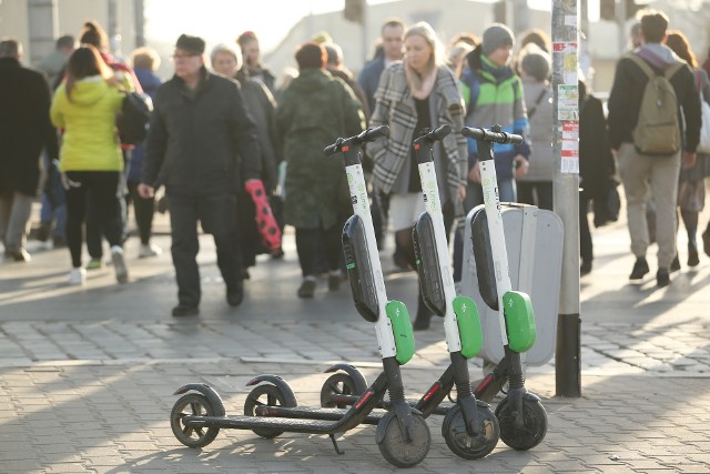 Co wolno na hulajnodze elektrycznej a czego nie? Ile na Podkarpaciu było wypadków z udziałem tych pojazdów?