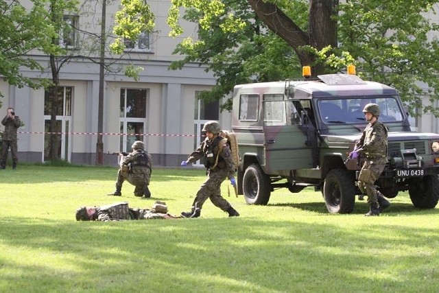 Pokaz wojskowego ratownictwa medycznego na Lumumbowie