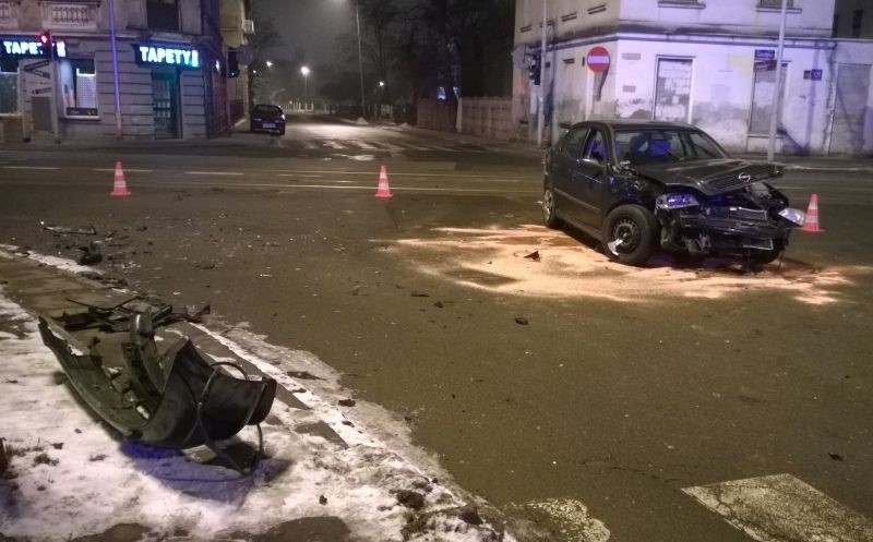 Wypadek na Gdańskiej. Wjechali na zielonym świetle, jeden kierowca bez prawa jazdy! [ZDJĘCIA]