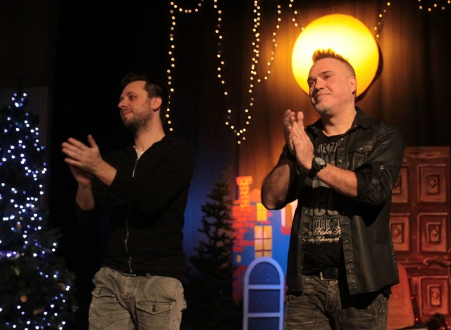 Szymon Wydra (z prawej), wokalista zespołu Carpe Diem wystąpi w Zwoleniu wraz z gitarzystą Zbigniewem Suskim.
