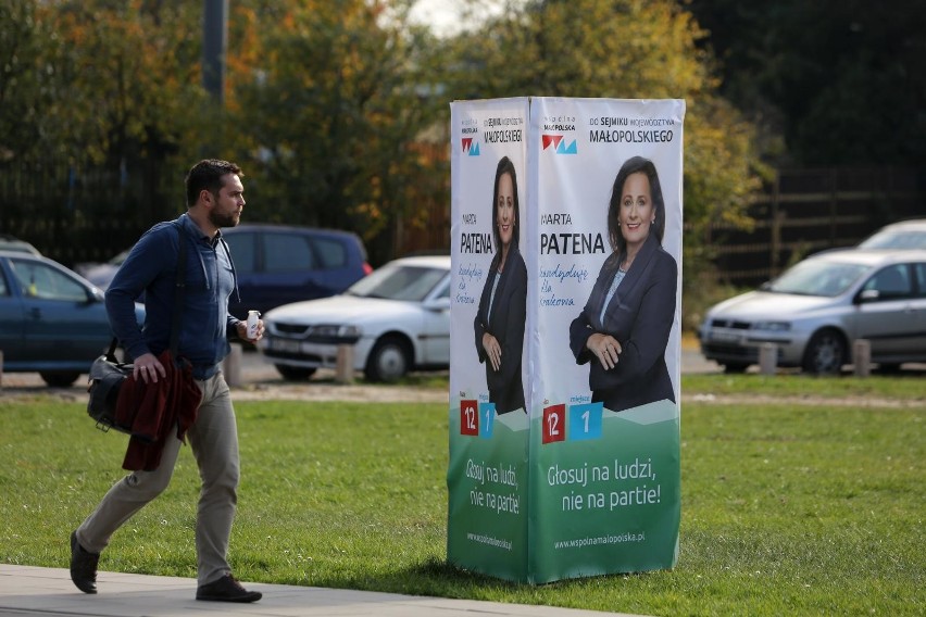 Plakaty wyborcze podczas samorządowej kampanii wyborczej...