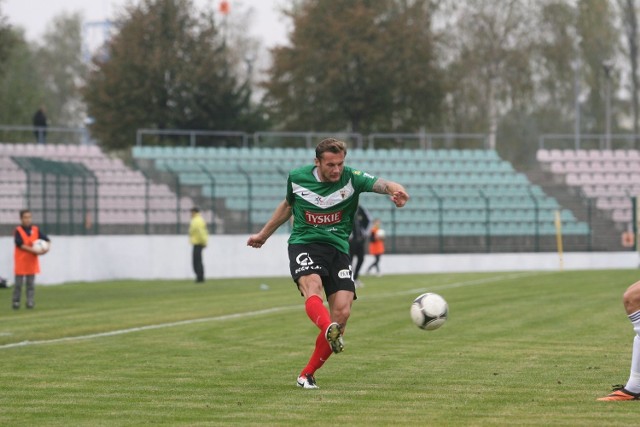 Czy GKS Tychy odbije się od strefy spadkowej? Mecz z Termalicą o godz. 17:00.