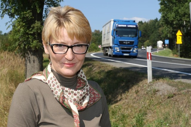 Małgorzata Pawelec rzecznik prasowy świętokrzyskiego oddziału Generalnej Dyrekcji Dróg Krajowych i Autostrad wyjaśnia, że niebawem na ty m odcinku położona zostanie specjalna, przyczepna warstwa.