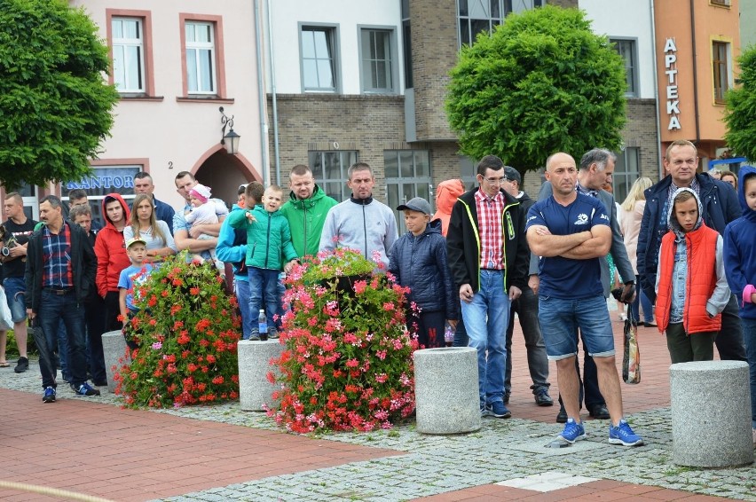 Bytów. Na rynku odbywają się zawody STRONG MAN o Puchar Polski (zdjęcia, wideo)