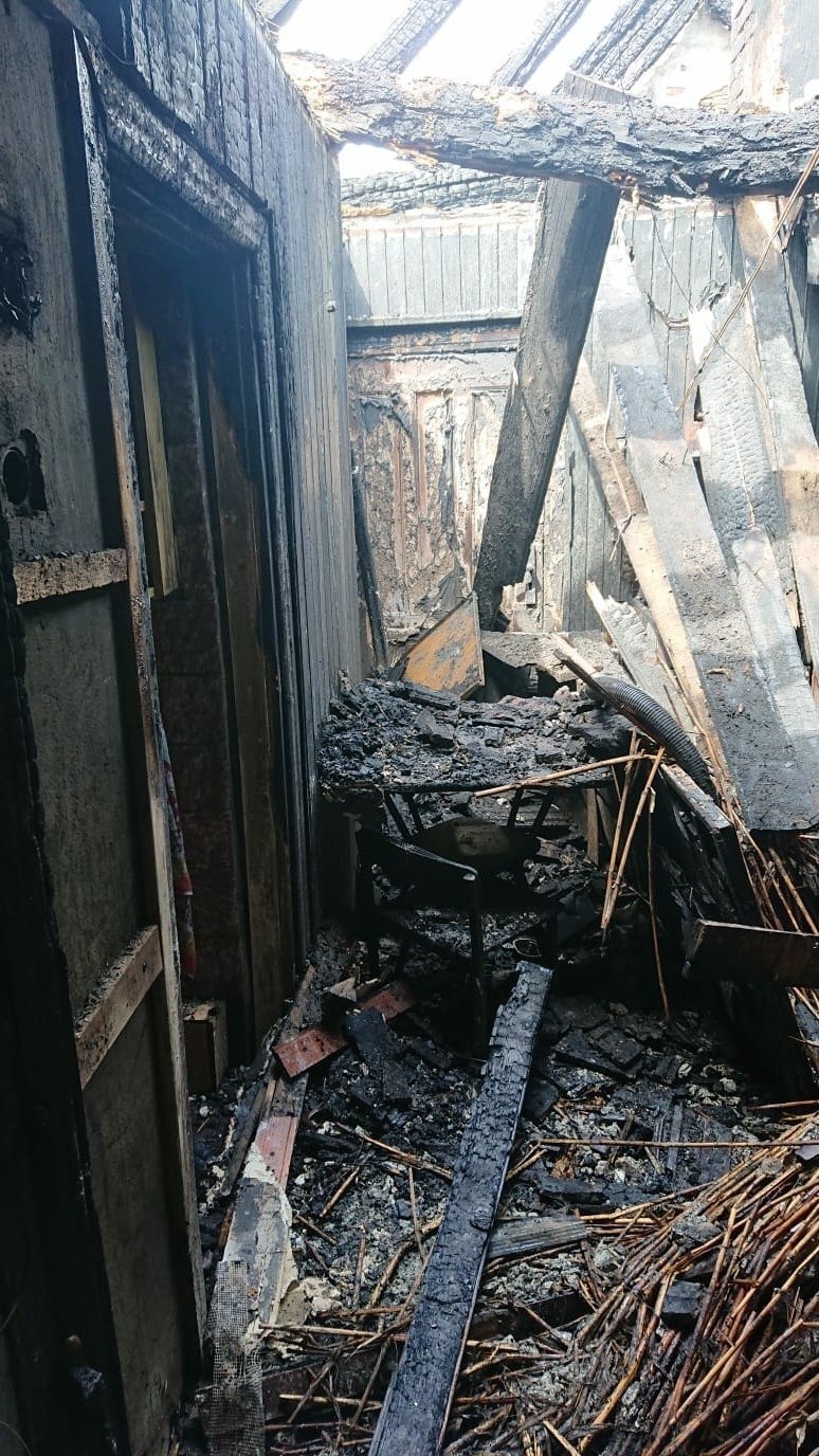 "50 lat w tym budynku poszło z dymem w ciągu jednej chwili" - mówią poszkodowani. Trwa zbiórka dla pogorzelców ze Szczecina