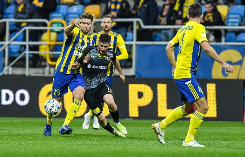 Fortuna 1 Liga. Korona Kielce zremisowała z Arką Gdynia 0:0. Jest punkt, ale to czwarty z rzędu mecz w lidze bez wygranej [ZDJĘCIA]