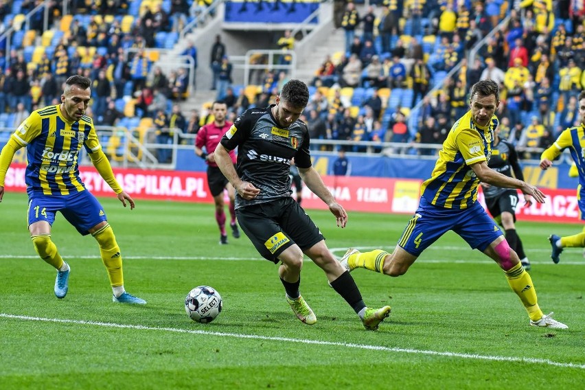 Fortuna 1 Liga. Korona Kielce zremisowała z Arką Gdynia 0:0. Jest punkt, ale to czwarty z rzędu mecz w lidze bez wygranej [ZDJĘCIA]