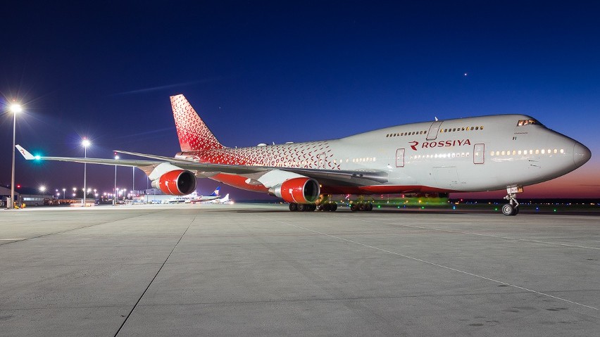 Ogromny jumbo jet wylądował na lotnisku Pyrzowice w...