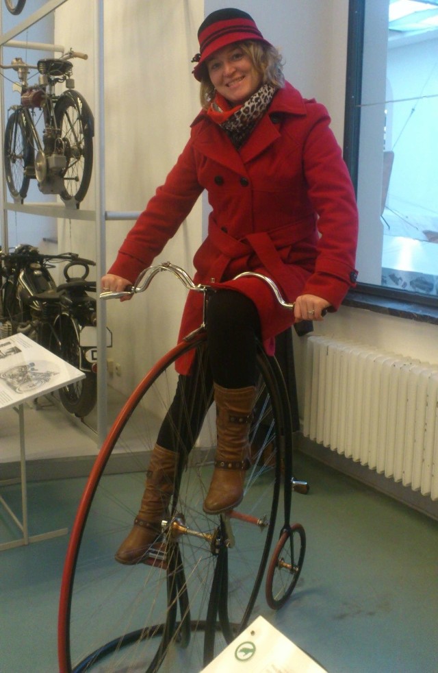 Jazda na rowerze i poznawanie świata to jedno z ulubionych zajęć radnej ze Strzeleczek. Na zdjęciu w muzeum w Dreźnie.