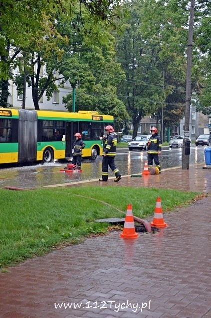 Oberwanie chmury w Tychach spowodowało liczne zalania i...