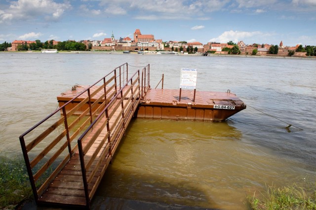 Toruńskie Centrum Zarządzania Kryzysowego ostrzega przez wzrostem w środę 7 lipca 2021 stanu wód na Wiśle w Toruniu