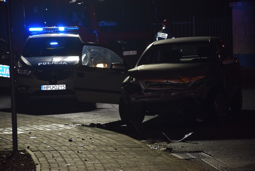 Wypadek na skrzyżowaniu w centrum Grodziska. Policjanci...