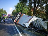 Wypadek w Radoczy. Ciężko ranny kierowca po dachowaniu tira AKTUALIZACJA - [ZDJĘCIA]