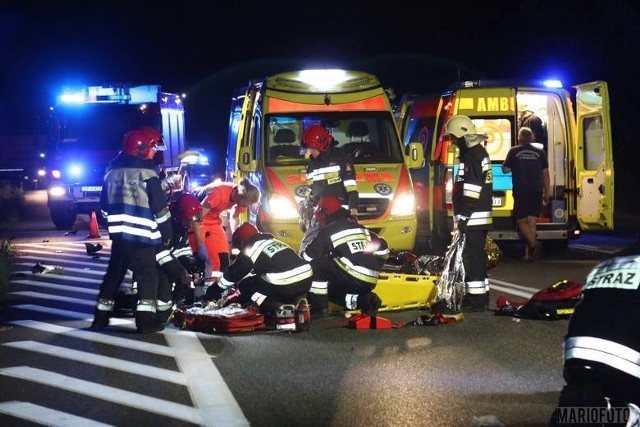 Na obwodnicy Osowca 22-latek kierujący bmw zderzył się z motorowerem zipp, którym podróżowało dwóch mężczyzn.