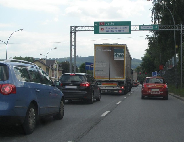 Miasto broni się przed ciężarówkami z autostrady na alei Jana Pawła II i ul. Lwowskiej Fot: Andrzej Skórka