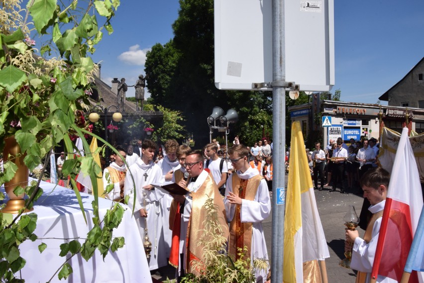 Boże Ciało w Żywcu: Tłumy wiernych i Asysta Żywiecka ZDJĘCIA