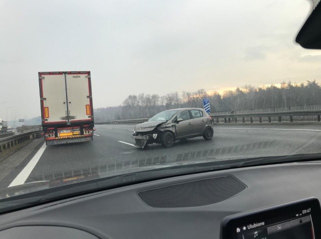 Do wypadku po godz. 9.00 doszło na autostradzie A4, na 320 kilometrze. Wypadek doprowadził do dużych utrudnień w ruchu.