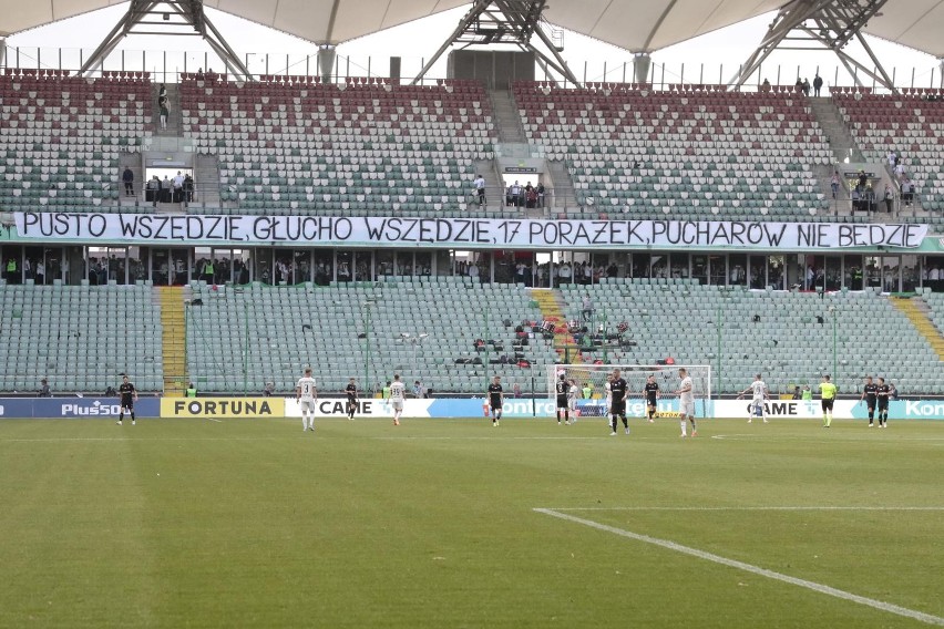 Kibice na meczu Legia - Cracovia. Artur Boruc na trybunach...