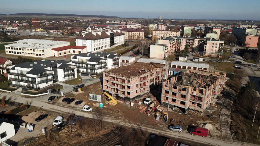 Inwestycja Osiedle Słowiańska etap II w Jędrzejowie na finiszu. Zakończenie prac już pod koniec roku (NOWE WIZUALIZACJE, ZDJĘCIA)