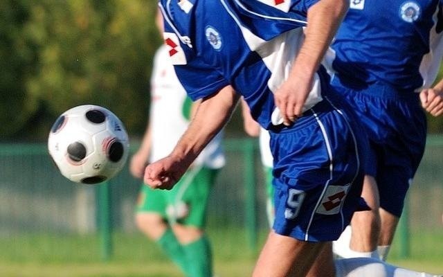 Piłkarska IV liga zachodniopomorska rozegrała dziś zaległą, 28. kolejkę spotkań.